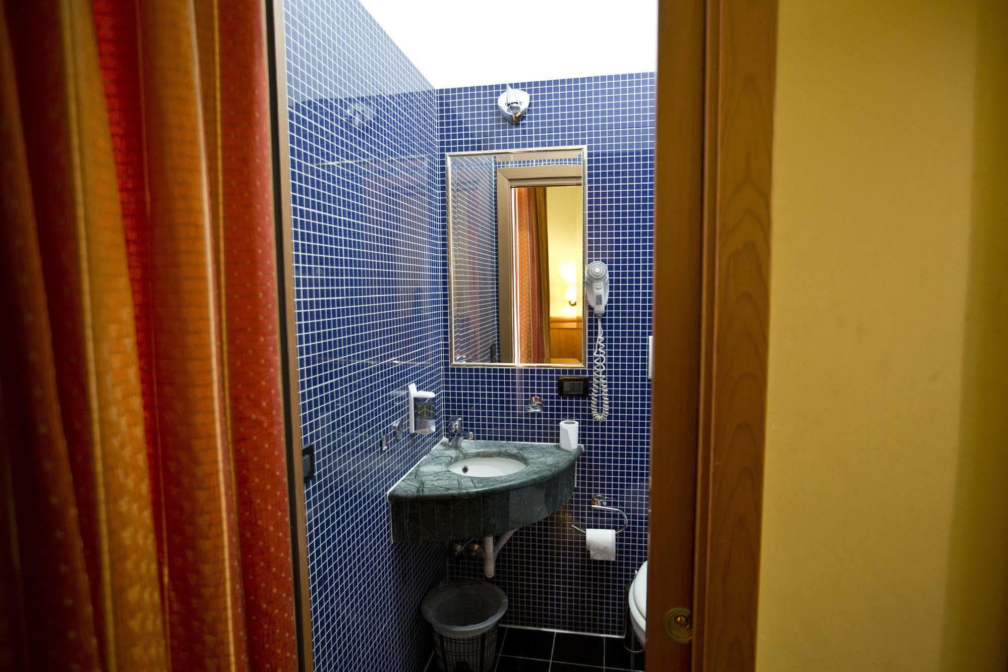 Hotel Lella Rome Bagian luar foto